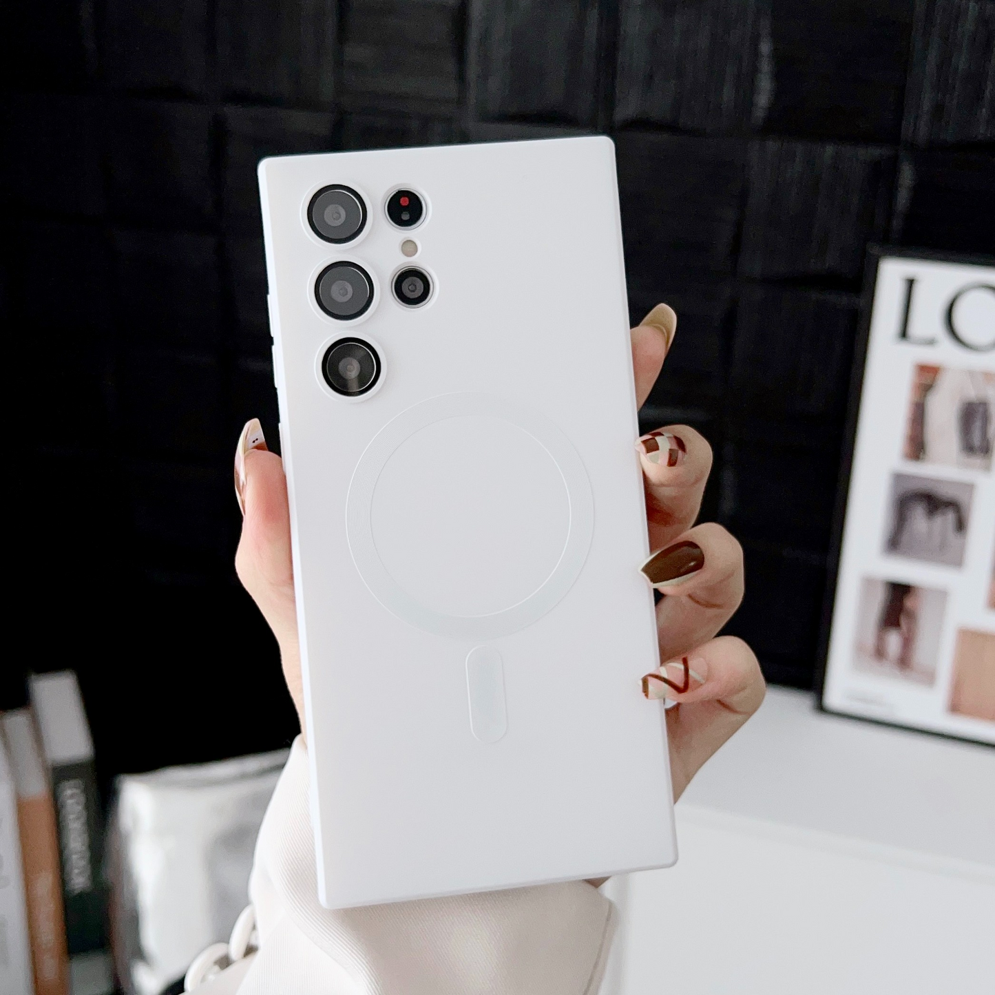 Samsung Magnetic Soft Case Comes With Lens Protection Film